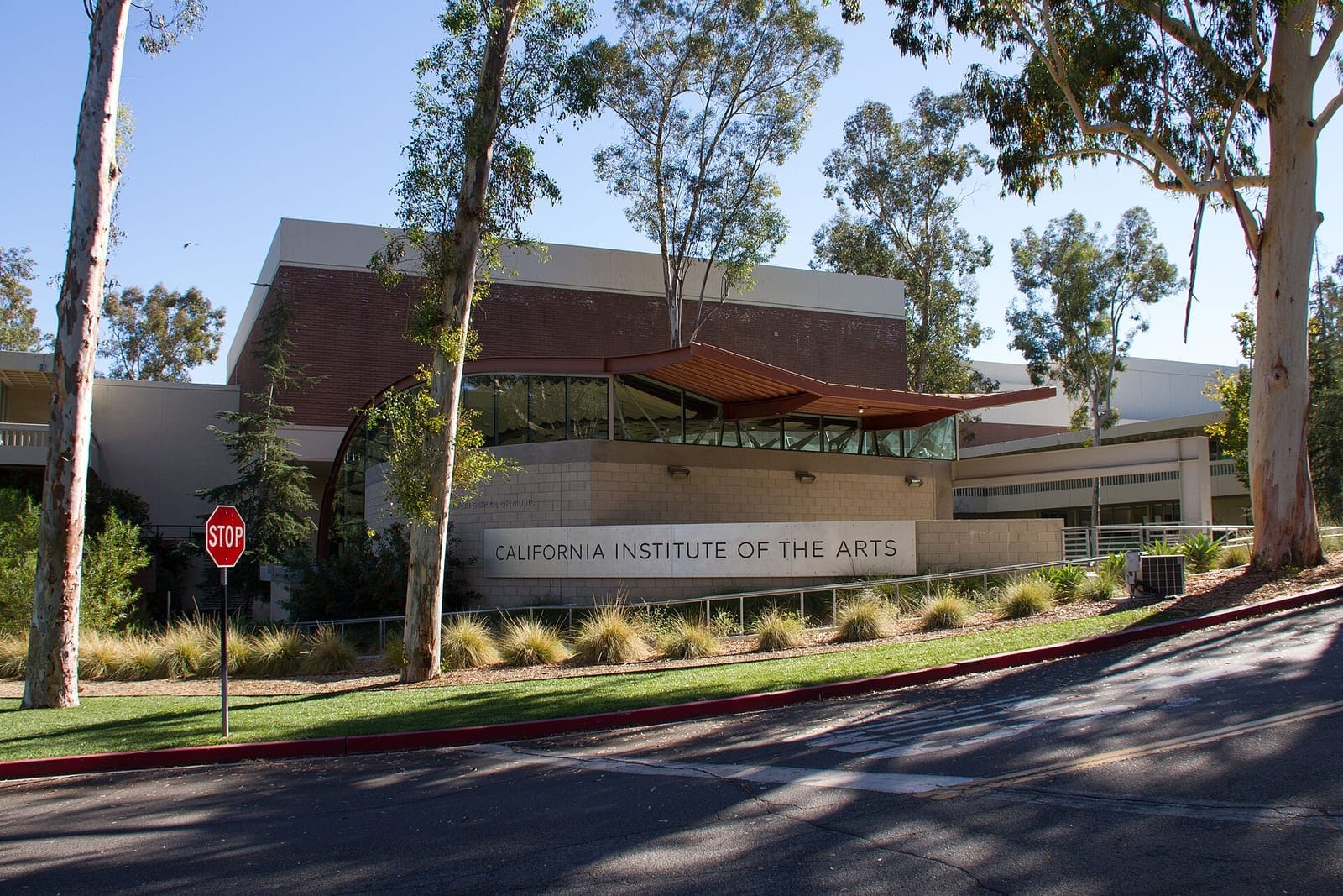 California Institute of the Arts campus building and entrance sign, Valencia