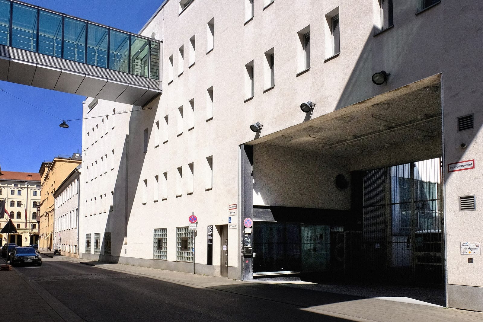 Entrance area of the Otto Falckenberg School on Falckenbergstrasse, Munich